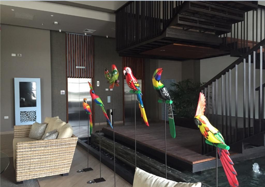 Ghl Hotel Монтерія Екстер'єр фото Parrots at the lobby