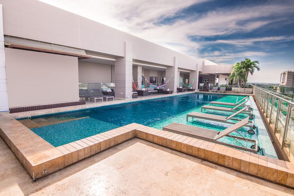 Ghl Hotel Монтерія Екстер'єр фото Rooftop pool at the hotel