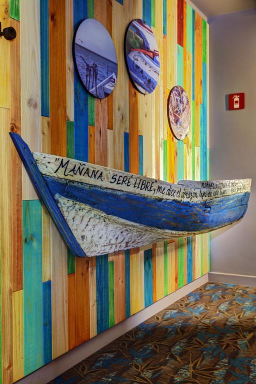 Ghl Hotel Монтерія Екстер'єр фото A boat with the phrase "Tomorrow will be free" written on it